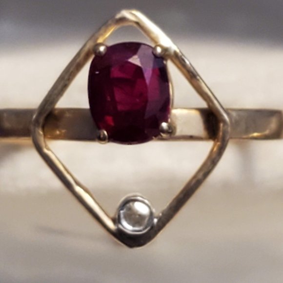9K Gold Ring with gemstone (garnet) - Picture 13 of 13